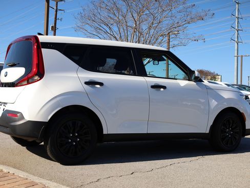 Used 2020 Kia Soul LX image 5