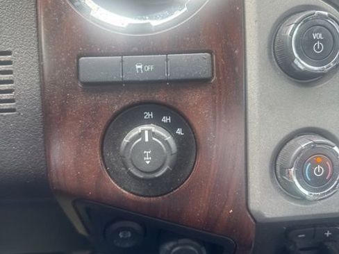 Used 2016 Ford F250 Lariat w/ Lariat Ultimate Package AWD/4WD image 38