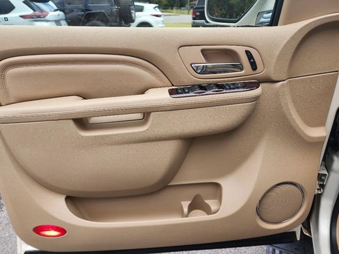 Used 2012 Cadillac Escalade Premium image 17