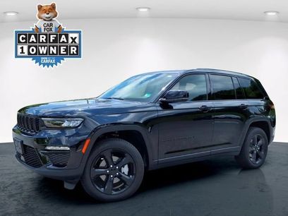 Used 2025 Jeep Grand Cherokee Limited w/ Black Appearance Package