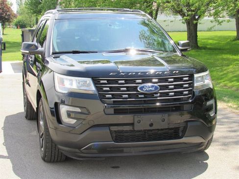 Used 2017 Ford Explorer XLT w/ XLT Technology Feature Bundle AWD/4WD image 5
