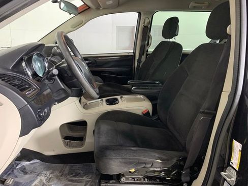Used 2016 Dodge Grand Caravan SXT image 12