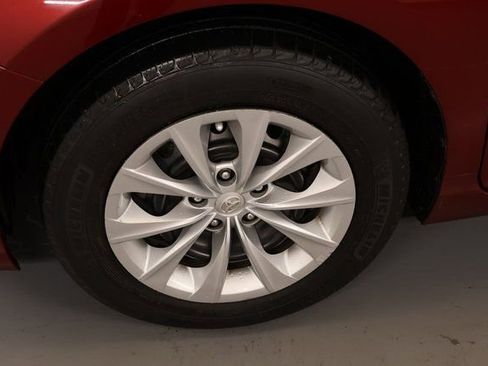 Used 2016 Toyota Camry XLE image 7