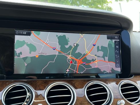 Used 2019 Mercedes-Benz E 300 4MATIC image 24