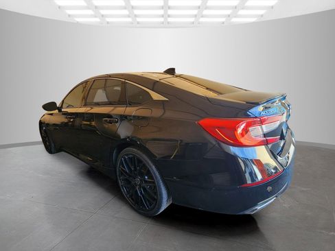 Used 2018 Honda Accord Sport image 4