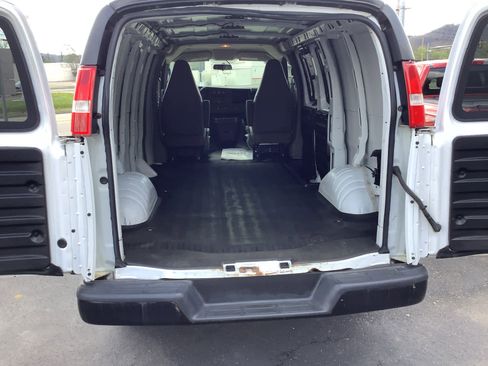 Used 2021 Chevrolet Express 2500 w/ Driver Convenience Package RWD image 9