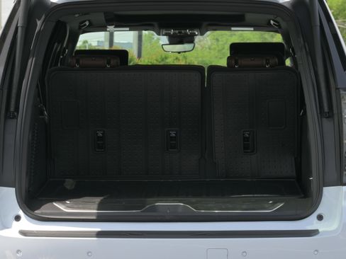 New 2026 Chevrolet Suburban High Country AWD/4WD image 42