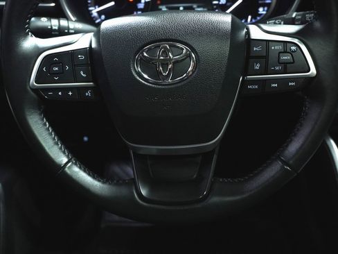 Certified 2023 Toyota Highlander L image 19