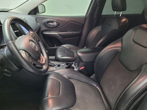 Used 2019 Jeep Cherokee Latitude Plus w/ Comfort/Convenience Group image 17