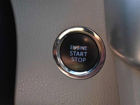 Used 2017 Toyota Highlander XLE image 31