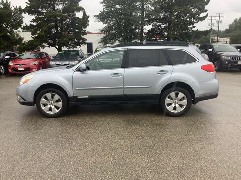 Used 2012 Subaru Outback 3.6R Limited w/ Moonroof Pkg AWD/4WD image 5