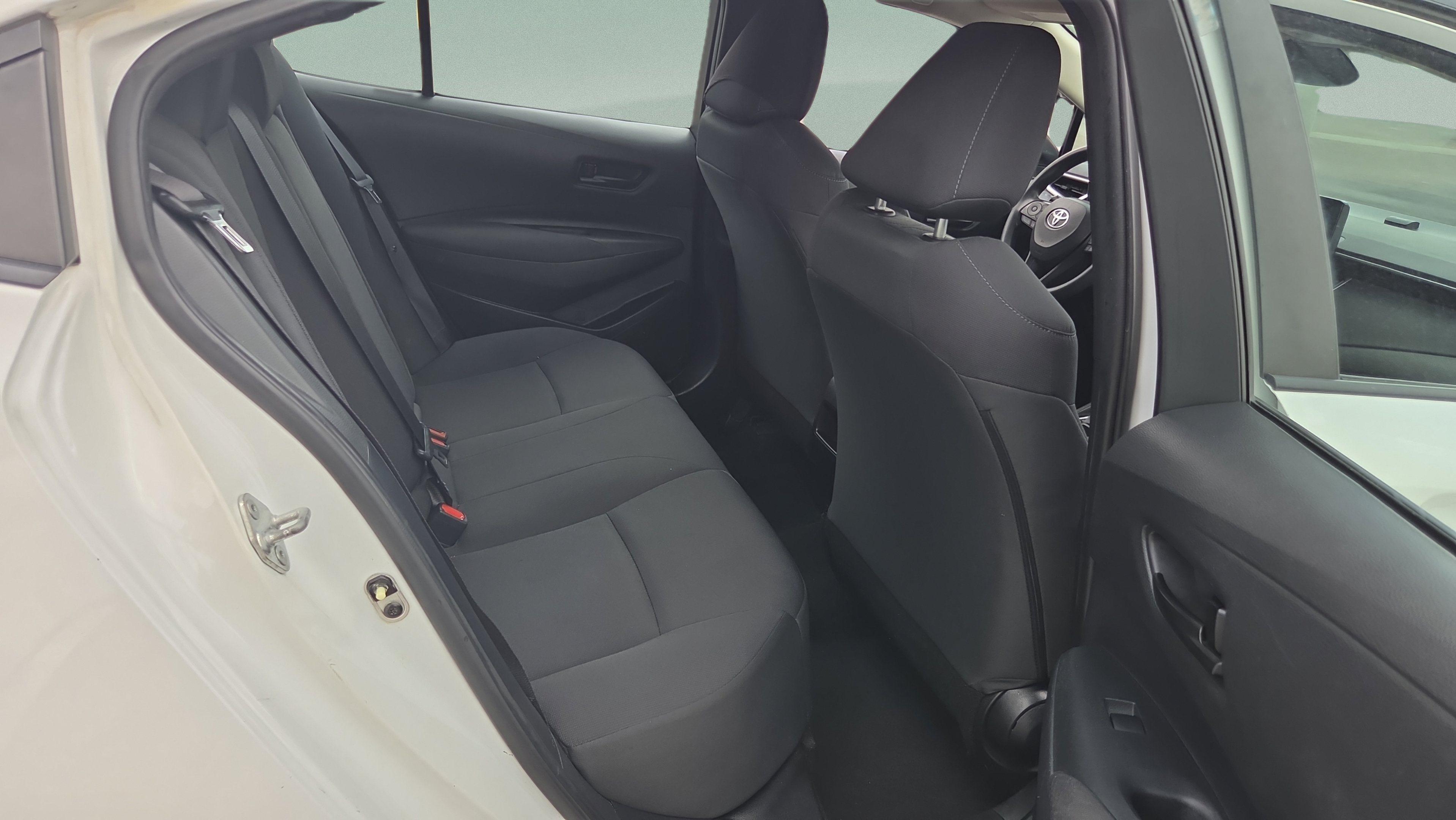 Used 2022 Toyota Corolla LE FWD image 18