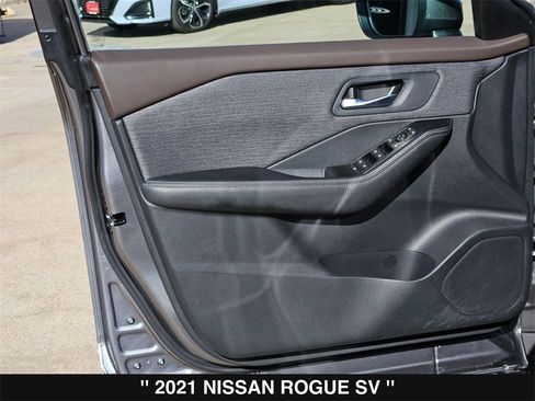 Used 2021 Nissan Rogue SV image 14
