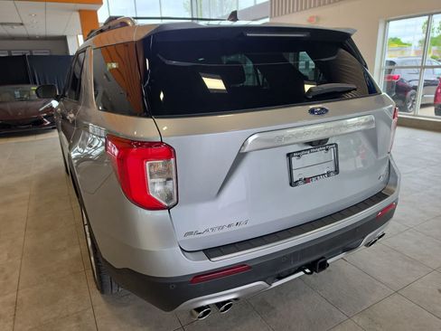 Used 2023 Ford Explorer Platinum w/ Technology Package AWD/4WD image 10