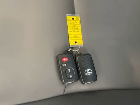 Used 2014 Toyota Prius Four w/ Solar Roof Package FWD image 27