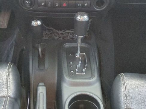 Used 2012 Jeep Wrangler Unlimited Rubicon w/ Connectivity Group AWD/4WD image 19