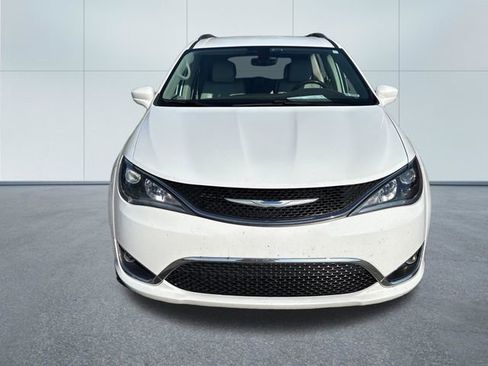 Used 2018 Chrysler Pacifica Touring-L Plus FWD image 6