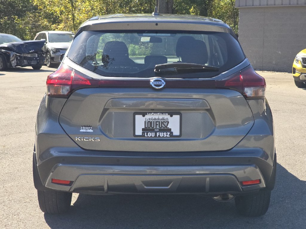 Used 2021 Nissan Kicks S FWD image 12