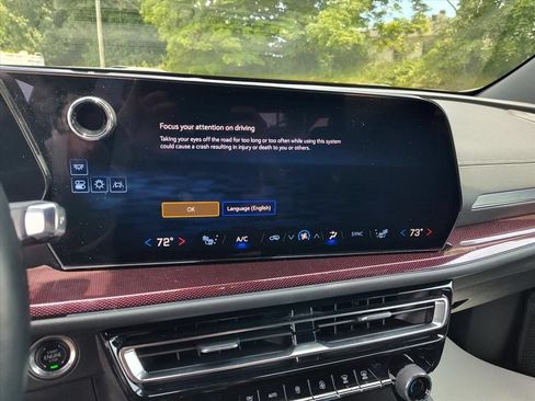 Used 2024 Chevrolet Traverse Z71 AWD/4WD image 15