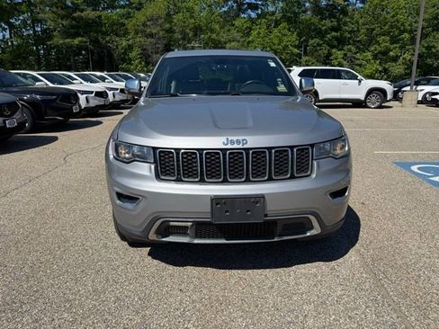 Used 2019 Jeep Cherokee Latitude Plus w/ Cold Weather Group AWD/4WD image 2