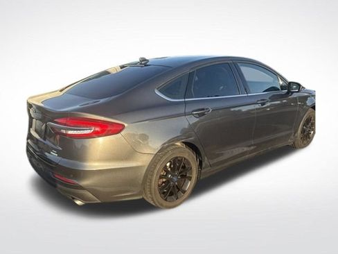 Used 2019 Ford Fusion SE FWD image 3
