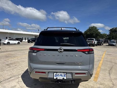 Used 2023 Nissan Pathfinder Platinum w/ Cargo Package AWD/4WD image 11