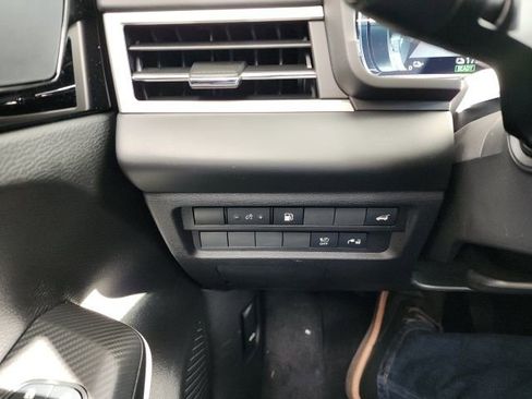 Used 2023 Mitsubishi Outlander SE image 33