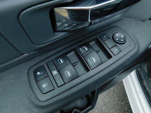 Used 2024 RAM 1500 Classic SLT image 9