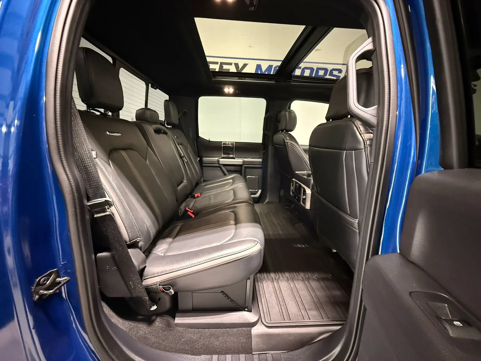 Used 2022 Ford F250 Platinum w/ FX4 Off-Road Package AWD/4WD image 12