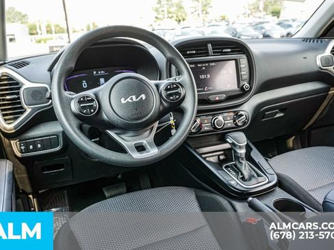 Used 2025 Kia Soul LX w/ LX Technology Package FWD image 27