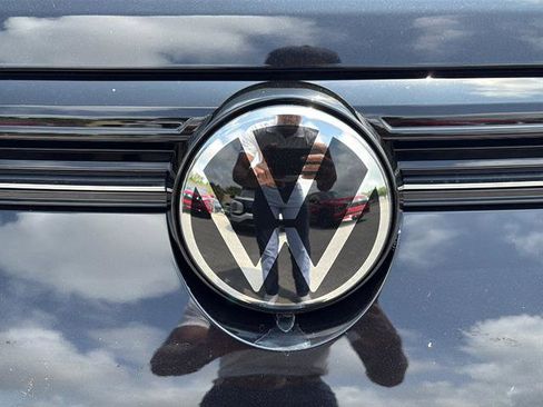 New 2026 Volkswagen Taos SE FWD image 11