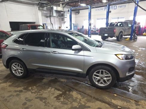 Used 2024 Ford Edge SEL w/ Convenience Package image 4
