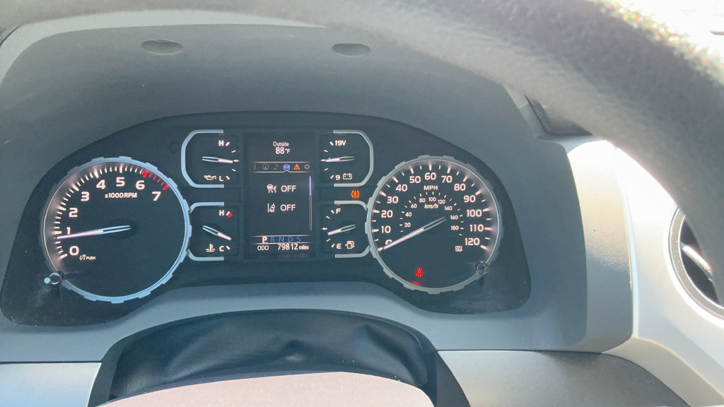 Used 2018 Toyota Tundra SR5 w/ SR5 Upgrade Package AWD/4WD image 13