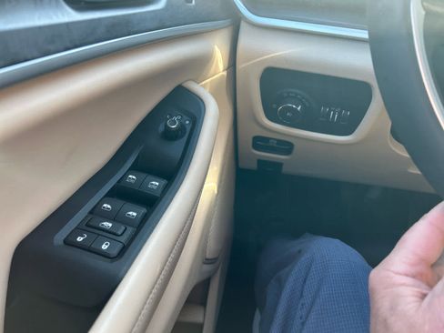 Used 2023 Jeep Grand Cherokee Limited image 27