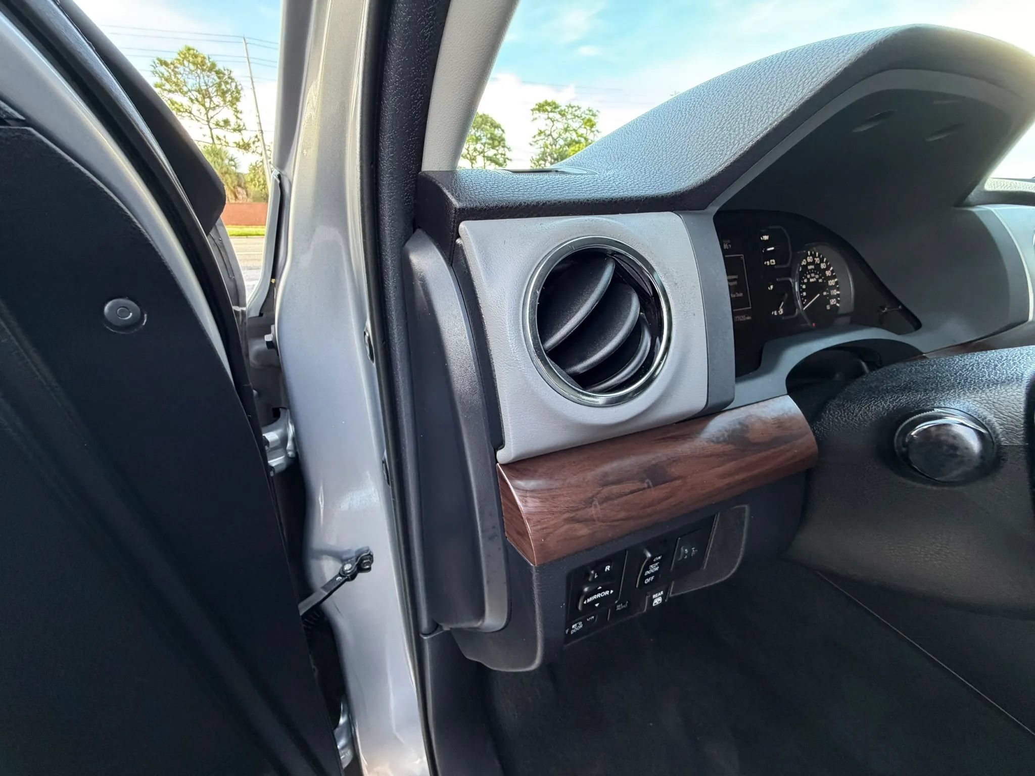 Used 2021 Toyota Tundra Limited RWD image 17