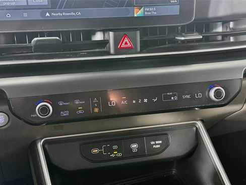 Used 2026 Kia Carnival FWD image 24