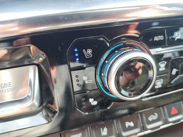 Used 2025 GMC Sierra 3500 Denali AWD/4WD image 19