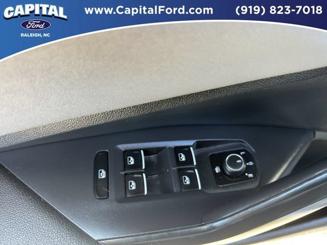 Used 2025 Volkswagen Jetta SE FWD image 21