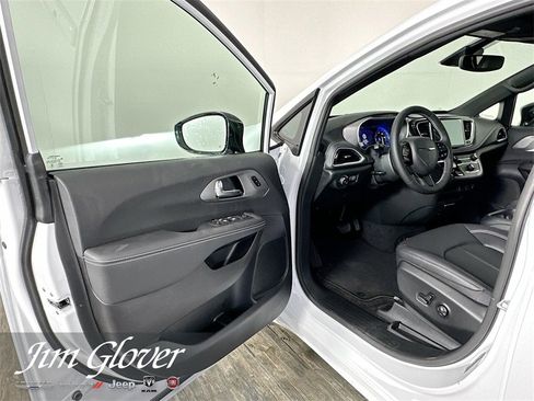 New 2026 Chrysler Pacifica Select w/ S Appearance Package image 20