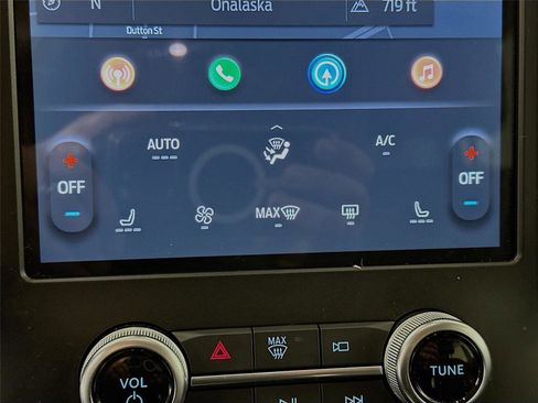 Used 2024 Ford Edge SEL AWD/4WD image 9