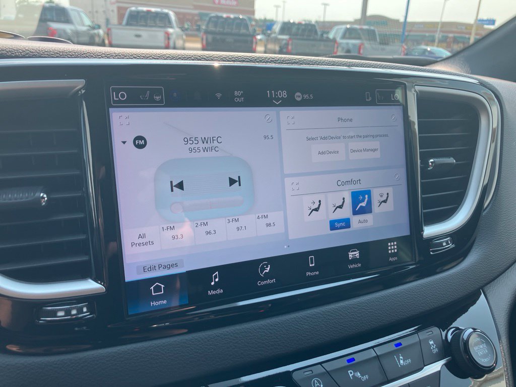 Used 2025 Chrysler Pacifica Select FWD image 16