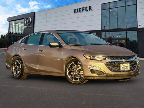 Used 2023 Chevrolet Malibu LT image 2