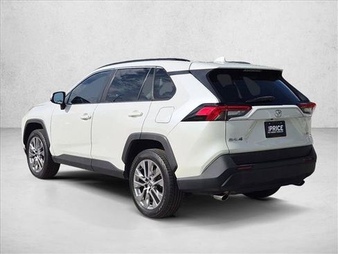 Used 2021 Toyota RAV4 XLE Premium FWD image 8