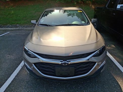 Used 2023 Chevrolet Malibu RS FWD image 2