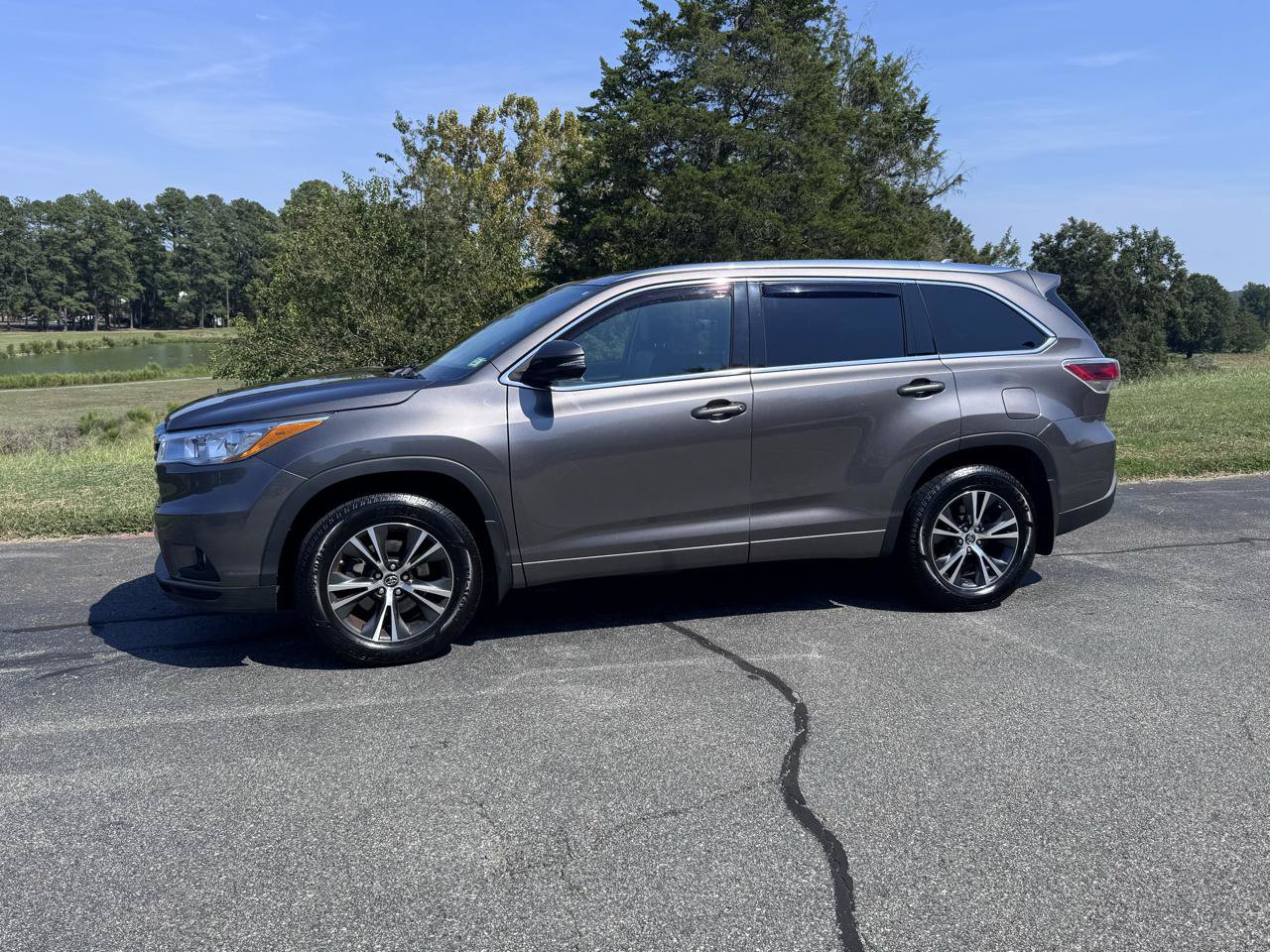 Used 2016 Toyota Highlander XLE AWD/4WD image 5