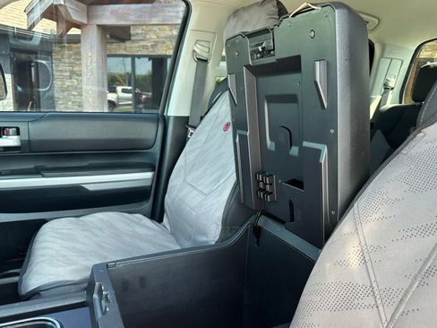 Used 2015 Toyota Tundra SR5 w/ SR5 Upgrade Package AWD/4WD image 16