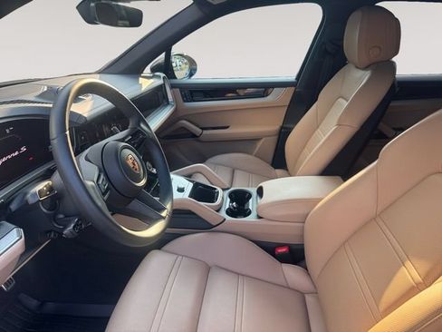 Used 2026 Porsche Cayenne S AWD/4WD image 9