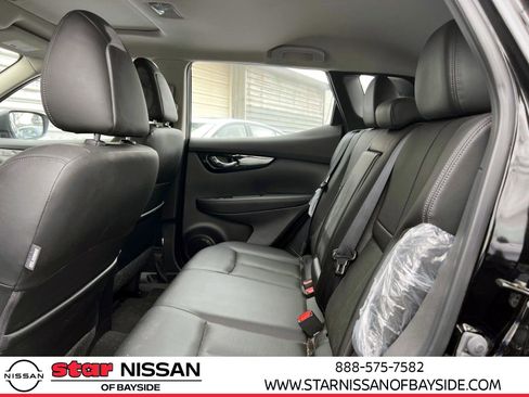 Used 2022 Nissan Rogue Sport SL w/ Premium Package image 11