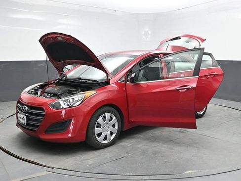 Used 2016 Hyundai Elantra GT FWD image 34