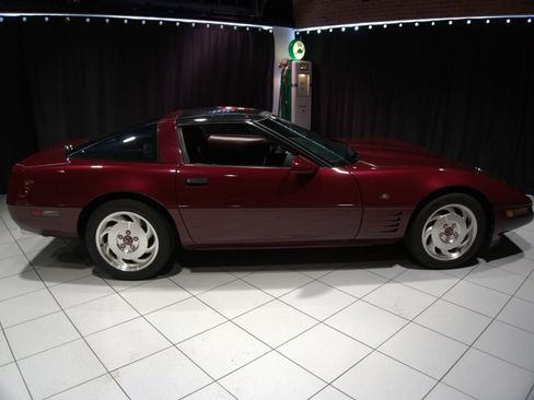 Used 1993 Chevrolet Corvette Coupe RWD image 6